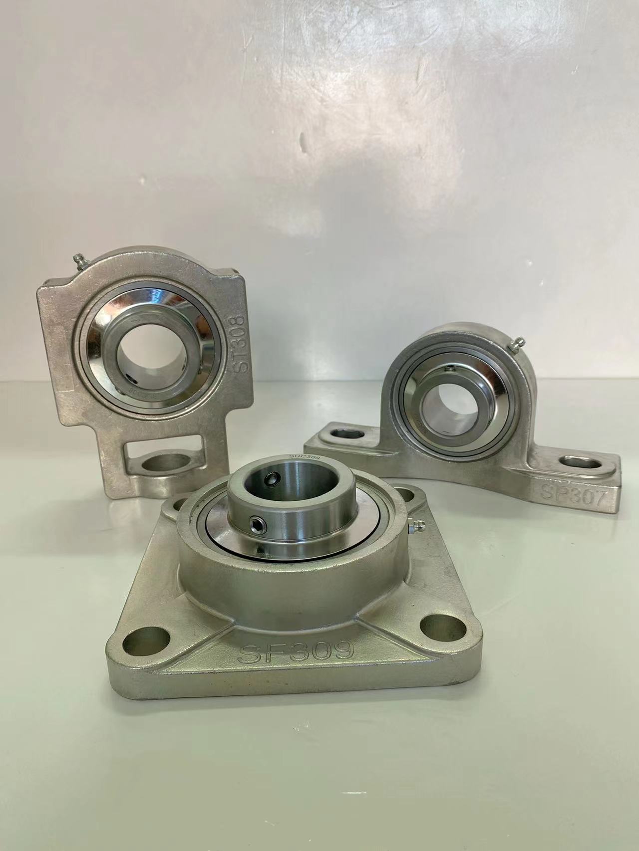 Stainless steel bearing with seat